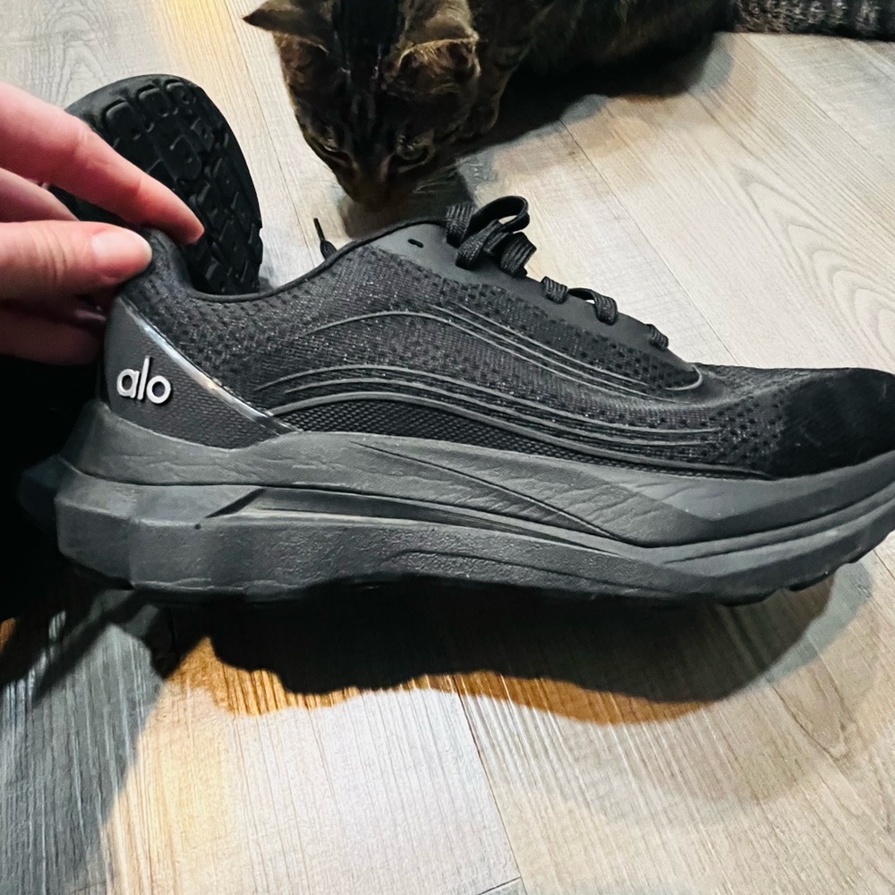 ALO Yoga Men's Charcoal Athletic Shoes